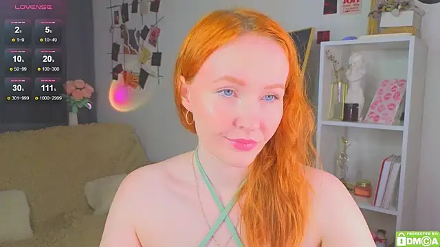 Snapshot of JoyceJones chatting on October 8, 7:11 pm JoyceJones online show from October 8, 7:11 pm