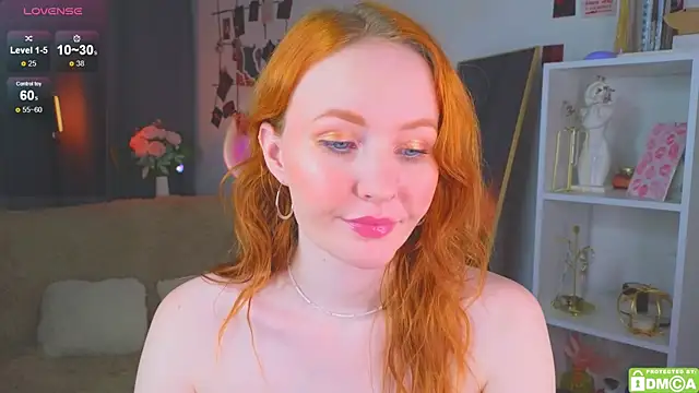 Snapshot of JoyceJones chatting on October 28, 8:00 pm JoyceJones online show from October 28, 8:00 pm
