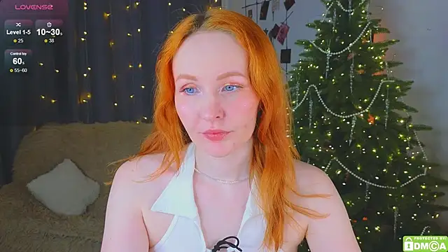 Snapshot of JoyceJones chatting on December 15, 8:13 pm JoyceJones online show from December 15, 8:13 pm