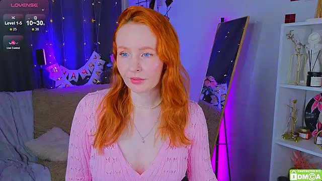 Snapshot of JoyceJones chatting on January 17, 8:23 pm JoyceJones online show from January 17, 8:23 pm