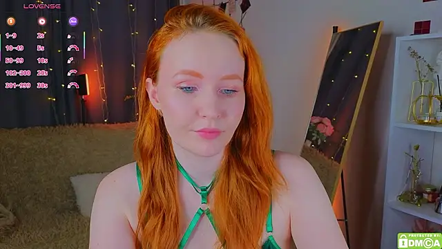 Snapshot of JoyceJones chatting on February 9, 8:24 pm JoyceJones online show from February 9, 8:24 pm