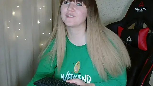 Snapshot of Miaxfox chatting on November 25, 2:17 pm Miaxfox online show from November 25, 2:17 pm