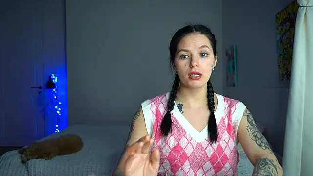 Snapshot of EwelynScott chatting on December 14, 10:36 pm EwelynScott online show from December 14, 10:36 pm