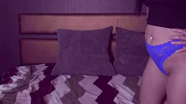 Snapshot of BustyBrunettes chatting on February 23, 2:40 am BustyBrunettes online show from February 23, 2:40 am