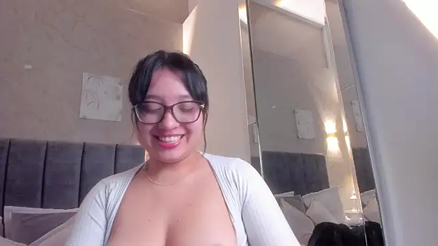 Lunaa bellaa online show from April 27, 7:56 pm