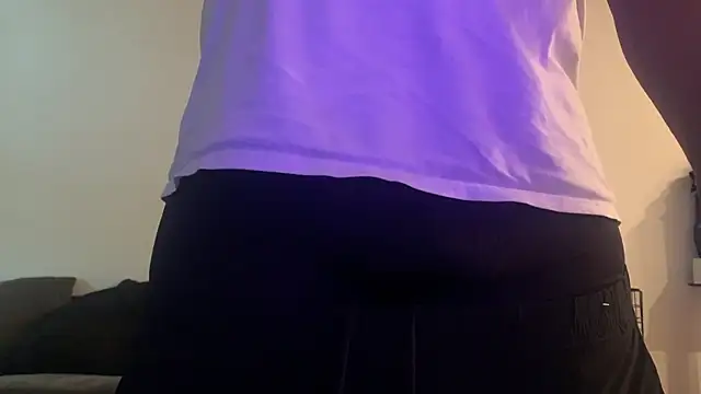 sneakdalink online show from November 15, 3:52 pm