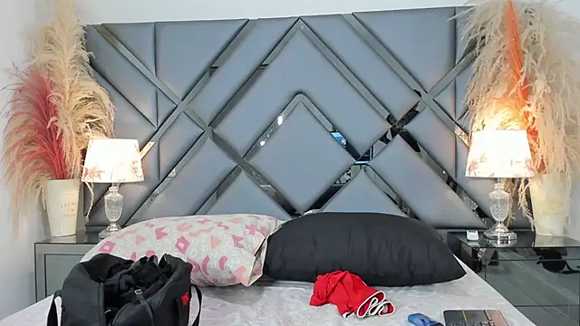 Milan LewisS online show from November 18, 12:31 pm