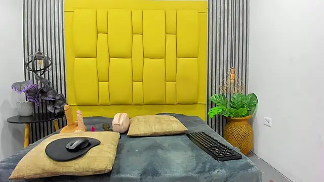 Snapshot of bryonycutee chatting on September 24, 12:19 pm bryonycutee online show from September 24, 12:19 pm