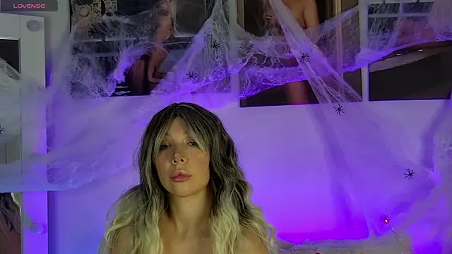 Snapshot of AlysonHuxley_ chatting on October 25, 5:51 pm AlysonHuxley online show from October 25, 5:51 pm