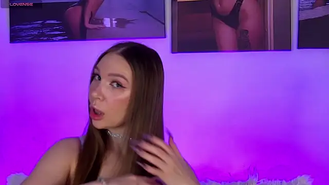 Snapshot of AlysonHuxley_ chatting on November 6, 4:30 pm AlysonHuxley online show from November 6, 4:30 pm