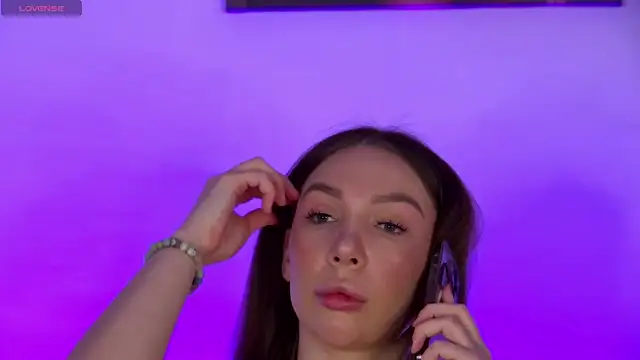 Snapshot of AlysonHuxley_ chatting on November 9, 4:27 pm AlysonHuxley online show from November 9, 4:27 pm