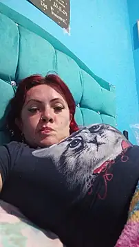 Snapshot of carolinhe_ chatting on December 1, 10:15 pm carolinhe online show from December 1, 10:15 pm