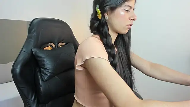 carlina 15 online show from November 4, 12:26 pm