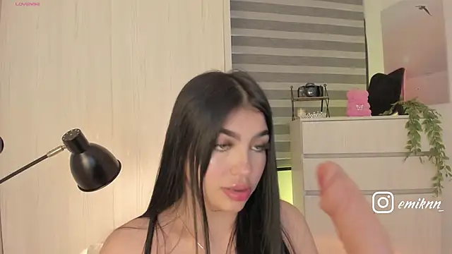 EmmyKenner online show from June 9, 11:44 am