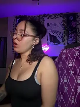 Snapshot of babykalirose chatting on June 22, 3:19 am babykalirose online show from June 22, 3:19 am