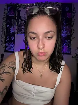 Snapshot of babykalirose chatting on July 11, 2:36 am babykalirose online show from July 11, 2:36 am