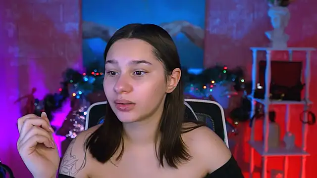 Snapshot of KimClarks_ chatting on December 17, 12:33 pm KimClarks online show from December 17, 12:33 pm