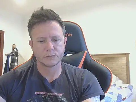 Snapshot of TroyDieselXXX chatting on November 6, 4:02 am TroyDieselXXX online show from November 6, 4:02 am