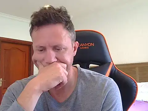 Snapshot of TroyDieselXXX chatting on November 22, 5:39 am TroyDieselXXX online show from November 22, 5:39 am