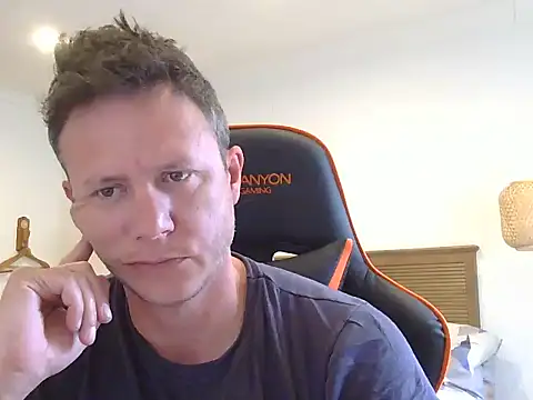 Snapshot of TroyDieselXXX chatting on December 4, 5:39 am TroyDieselXXX online show from December 4, 5:39 am