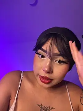 Snapshot of lucialauper_ chatting on October 18, 2:25 am lucialauper online show from October 18, 2:25 am