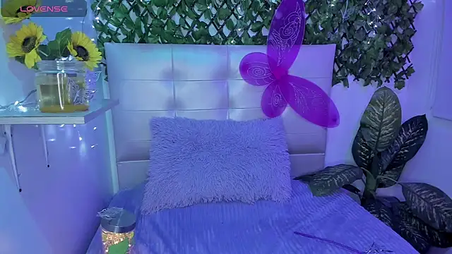 Anna Blade  online show from October 31, 6:31 pm