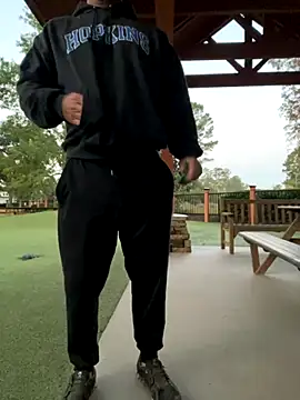 Snapshot of cyclone1212 chatting on November 3, 11:33 am cyclone1212 online show from November 3, 11:33 am