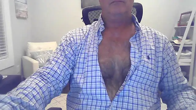 Snapshot of cyclone1212 chatting on June 18, 9:25 am cyclone1212 online show from June 18, 9:25 am
