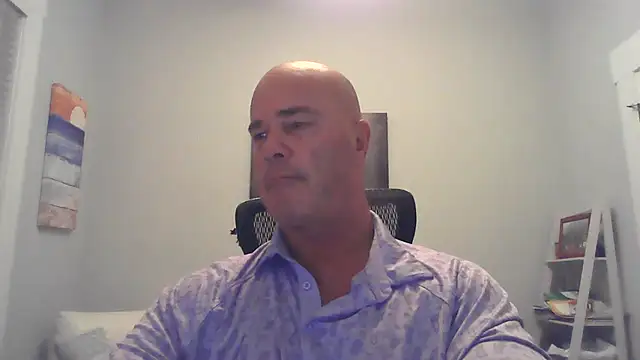 Snapshot of cyclone1212 chatting on August 3, 9:04 am cyclone1212 online show from August 3, 9:04 am
