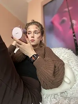 Snapshot of KellyKeler chatting on October 24, 11:28 am KellyKeler online show from October 24, 11:28 am