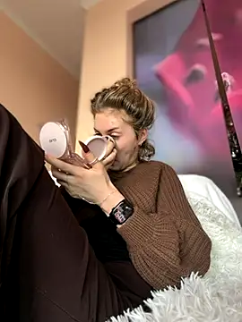 Snapshot of KellyKeler chatting on October 27, 10:52 am KellyKeler online show from October 27, 10:52 am