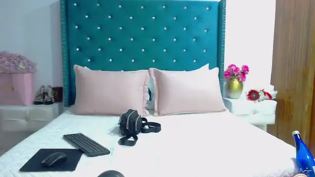 KimScarleth online show from April 28, 4:12 pm