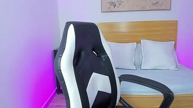 Snapshot of kitty_sweeety_ chatting on October 28, 1:14 pm kitty sweeety online show from October 28, 1:14 pm