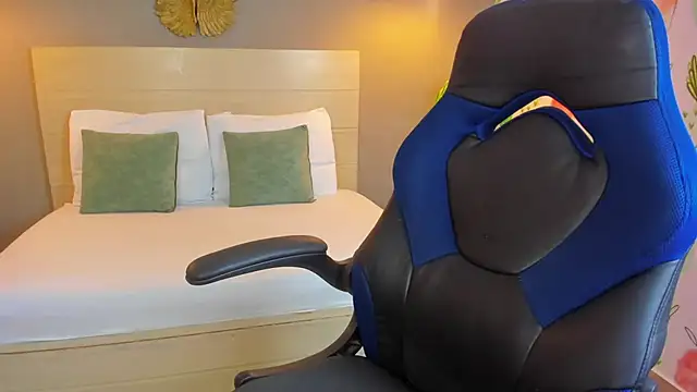 Snapshot of kitty_sweeety_ chatting on November 7, 12:38 pm kitty sweeety online show from November 7, 12:38 pm