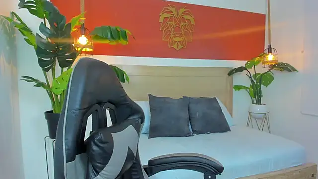 Snapshot of kitty_sweeety_ chatting on November 12, 7:46 pm kitty sweeety online show from November 12, 7:46 pm