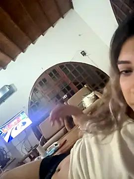 Snapshot of Kardashian12 chatting on November 2, 12:57 am Kardashian12 online show from November 2, 12:57 am