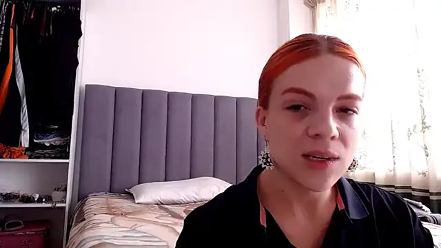 Snapshot of saara_johnson496 chatting on June 17, 1:56 pm saara johnson496 online show from June 17, 1:56 pm