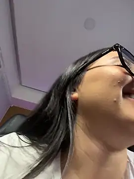 Michelle Zoe online show from May 14, 8:48 pm