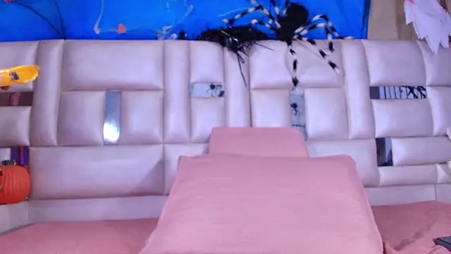 Snapshot of emmacurvy chatting on October 28, 3:21 am emmacurvy online show from October 28, 3:21 am