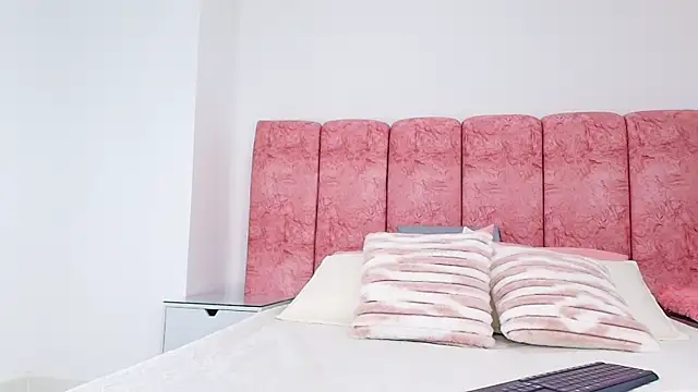 Snapshot of emmacurvy chatting on November 13, 3:05 am emmacurvy online show from November 13, 3:05 am