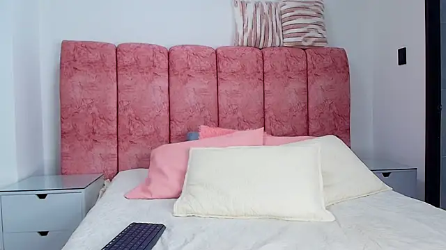 Snapshot of emmacurvy chatting on November 15, 3:04 am emmacurvy online show from November 15, 3:04 am