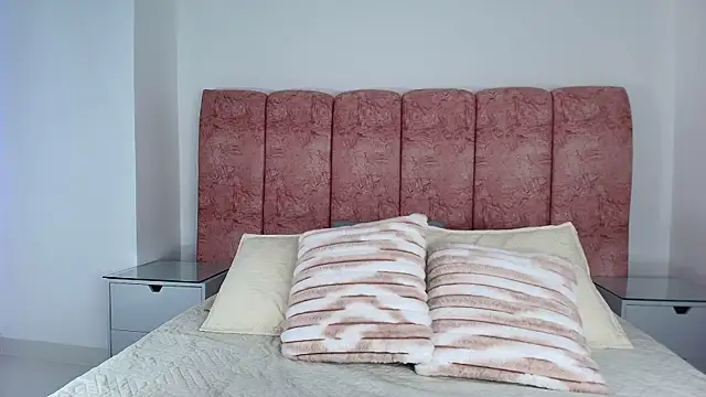 Snapshot of emmacurvy chatting on November 25, 3:06 am emmacurvy online show from November 25, 3:06 am