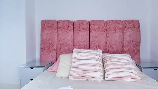 Snapshot of emmacurvy chatting on December 5, 3:04 am emmacurvy online show from December 5, 3:04 am