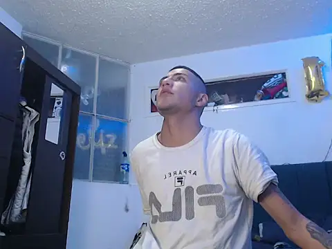 Snapshot of man_porn13 chatting on October 30, 11:33 am man porn13 online show from October 30, 11:33 am