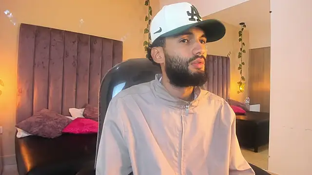 Snapshot of Ryan_Jackson_ chatting on November 17, 4:07 am Ryan Jackson online show from November 17, 4:07 am