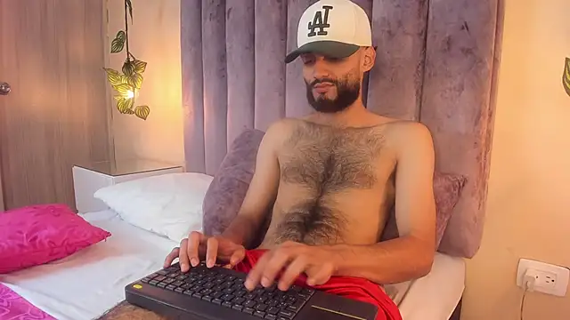 Snapshot of Ryan_Jackson_ chatting on November 20, 4:45 am Ryan Jackson online show from November 20, 4:45 am