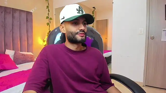 Snapshot of Ryan_Jackson_ chatting on November 30, 5:11 am Ryan Jackson online show from November 30, 5:11 am