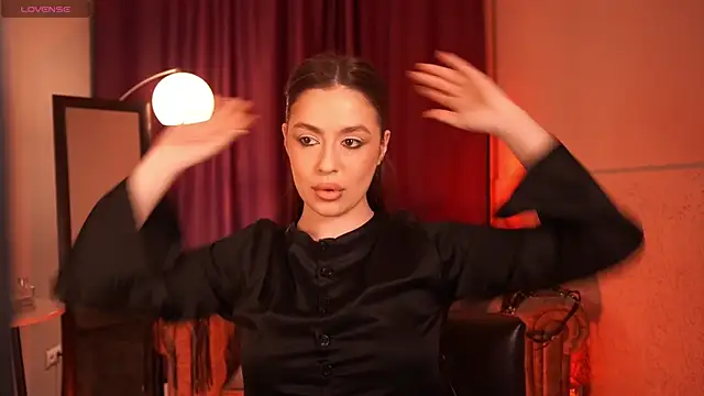 Snapshot of EmiliyaRoude chatting on December 2, 1:05 pm EmiliyaRoude online show from December 2, 1:05 pm