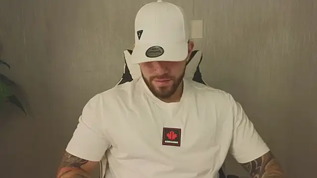 Snapshot of Ades_Lowe chatting on November 6, 12:17 pm Ades Lowe online show from November 6, 12:17 pm