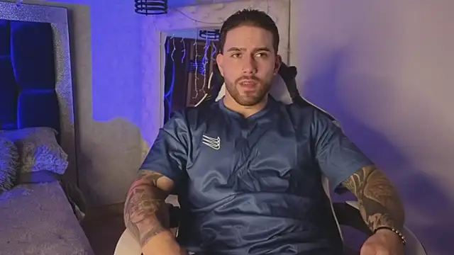 Snapshot of Ades_Lowe chatting on November 10, 7:35 pm Ades Lowe online show from November 10, 7:35 pm